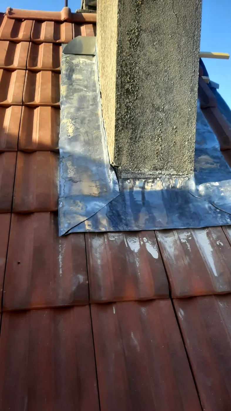 Solin en zinc refait au pied d'une souche de cheminée